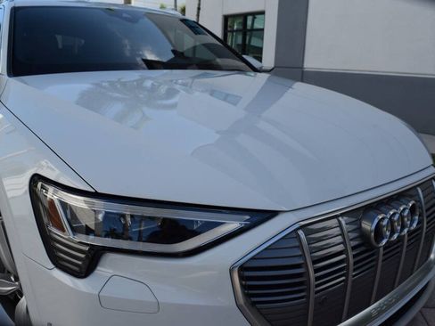 Used 2019 Audi e-tron Prestige w/ Prestige Package AWD/4WD image 12