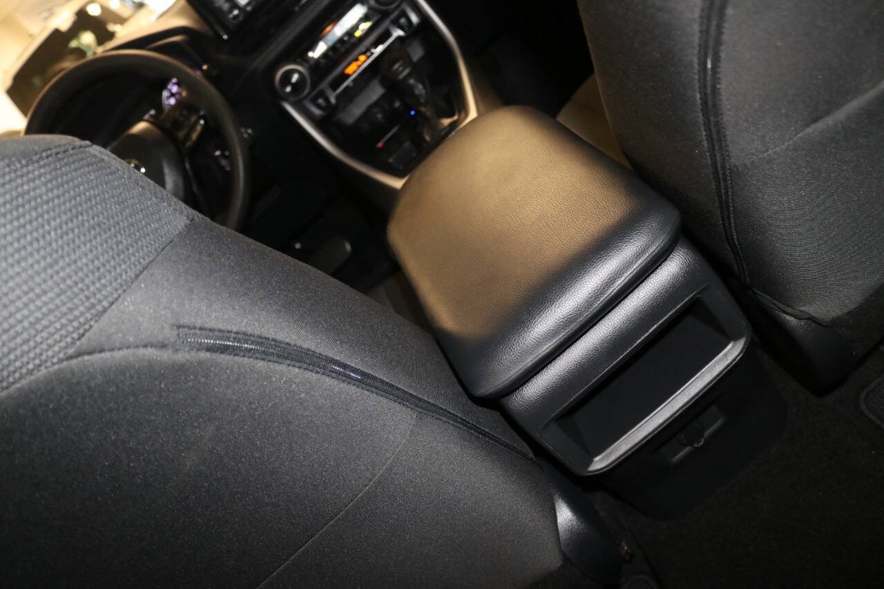 Used 2020 Toyota RAV4 LE w/ Carpet Mat Package AWD/4WD image 61