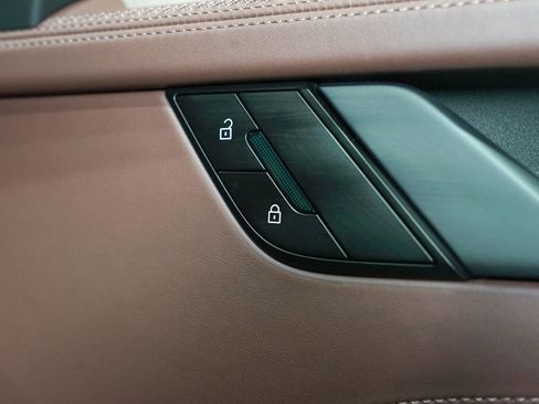 Used 2025 Porsche 911 GTS image 32