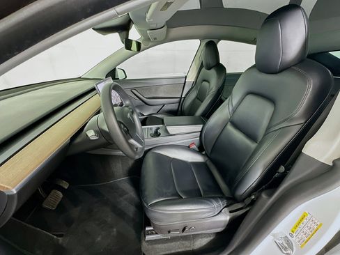Used 2021 Tesla Model Y Long Range image 13