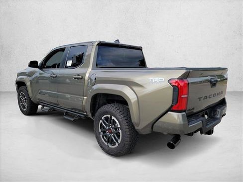 Used 2025 Toyota Tacoma TRD Sport AWD/4WD image 7
