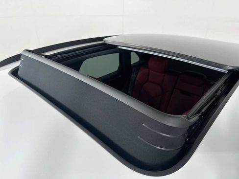 Certified 2025 Porsche Macan S AWD/4WD image 22