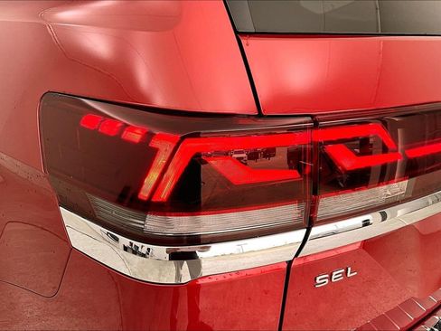 Used 2024 Volkswagen Atlas SEL Premium R-Line image 41