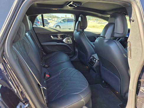Used 2022 Mercedes-Benz EQS 580 4MATIC Sedan image 13