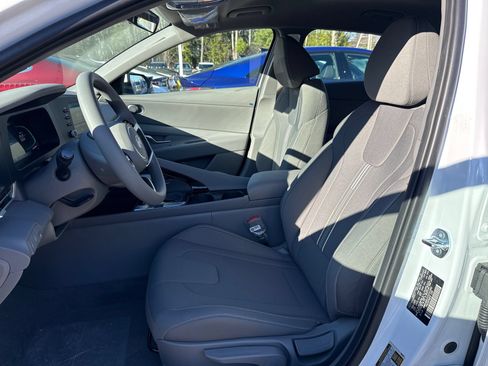 New 2026 Hyundai Elantra Hybrid FWD image 8