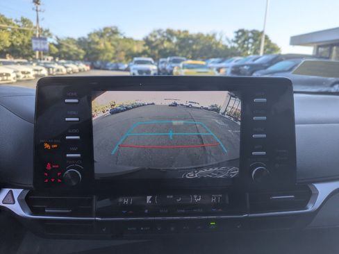 Used 2021 Toyota Sienna XLE image 21