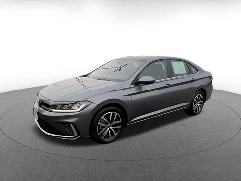 Used 2025 Volkswagen Jetta SE image 8