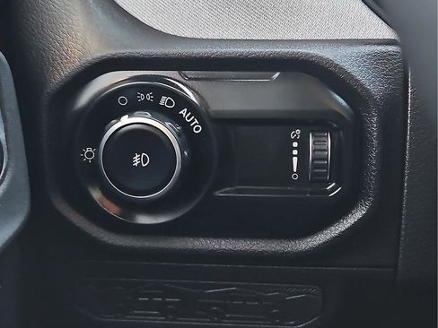 Used 2025 Jeep Wrangler Sport S image 12