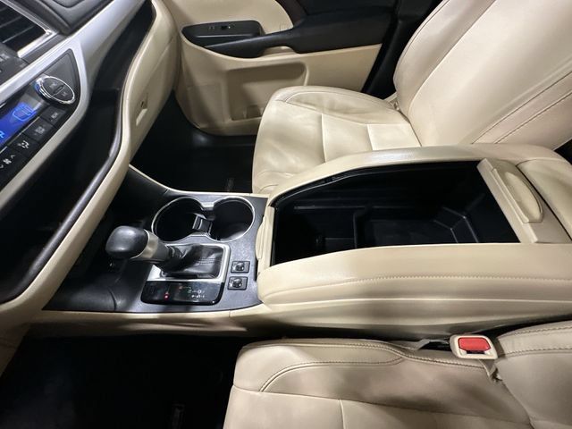 Used 2018 Toyota Highlander XLE FWD image 30