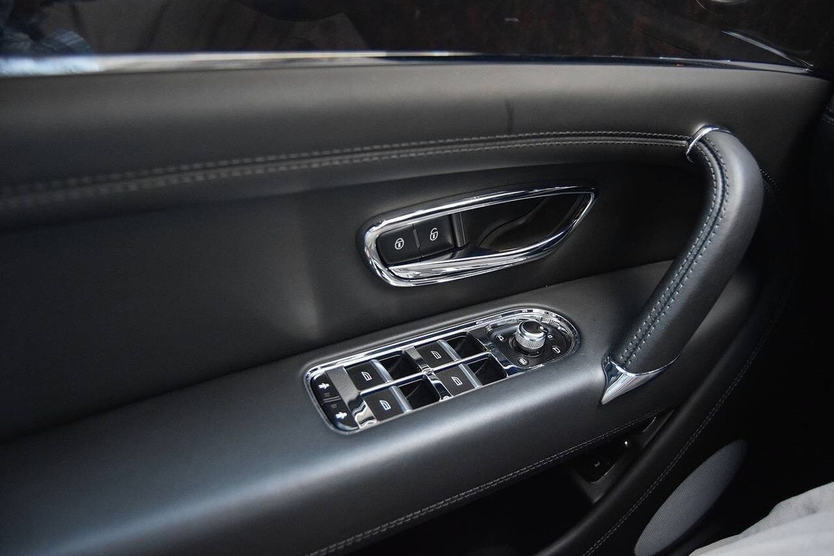 Used 2019 Bentley Bentayga AWD/4WD image 15