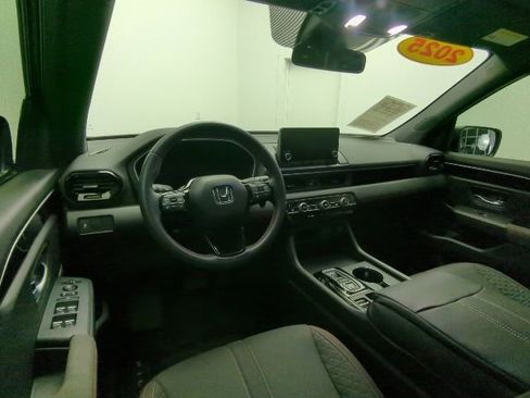 Certified 2025 Honda Pilot Sport image 17