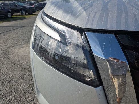Used 2025 Nissan Pathfinder S FWD image 9