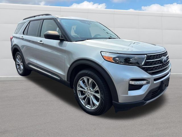 Used 2022 Ford Explorer XLT w/ Equipment Group 202A AWD/4WD image 8
