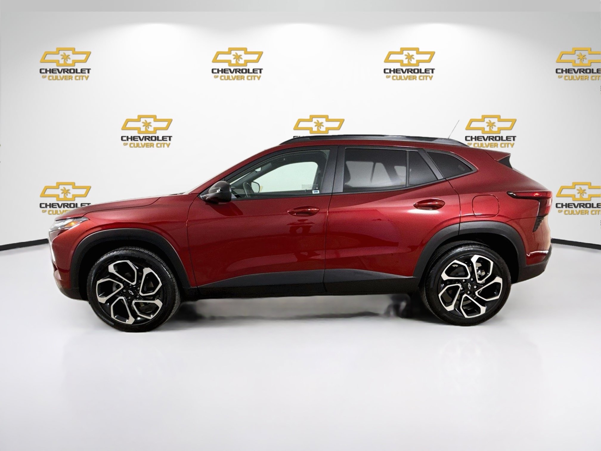 Used 2025 Chevrolet Trax RS w/ Sunroof Package FWD image 5