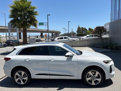 Used 2025 Audi Q5 Premium w/ Premium Plus AWD/4WD image 5
