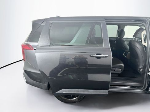 Used 2026 Kia Carnival FWD image 31