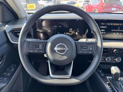 Used 2025 Nissan Kicks SV image 14