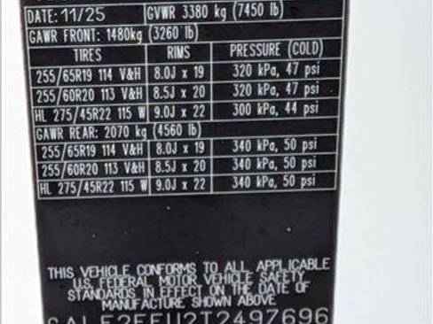 New 2026 Land Rover Defender 130 X-Dynamic SE image 18