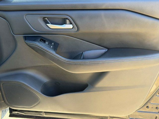 Used 2024 Nissan Rogue SV FWD image 10