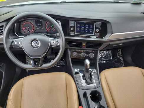 Used 2020 Volkswagen Jetta SE w/ SE Cold Weather Package FWD image 4
