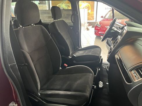 Used 2018 Dodge Grand Caravan SE image 23