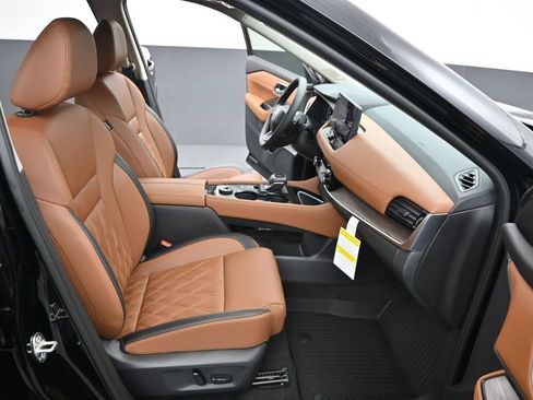 Certified 2026 Nissan Rogue SV FWD image 30