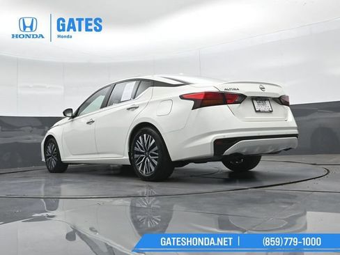 Used 2025 Nissan Altima 2.5 SV FWD image 40