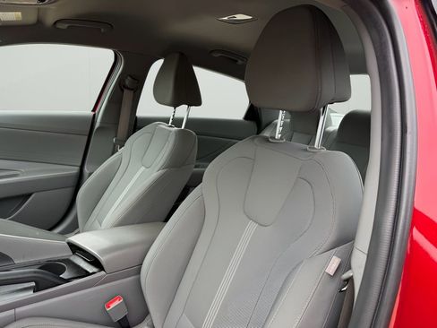 Used 2024 Hyundai Elantra SE image 11