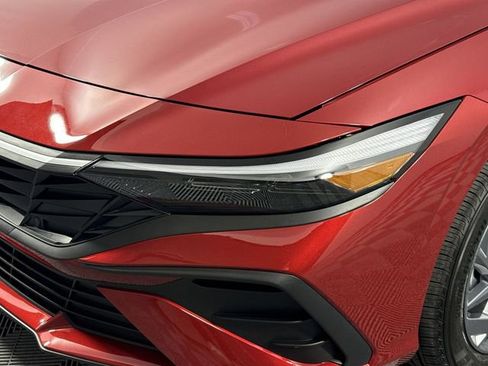 Used 2025 Hyundai Elantra Sport FWD image 41