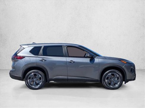 Used 2025 Nissan Rogue SV image 4