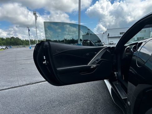 Used 2018 Chevrolet Corvette Stingray Coupe w/ Carbon Flash Badge Package RWD image 28
