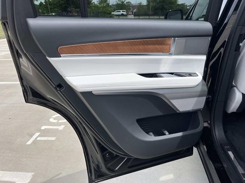 New 2026 Cadillac Vistiq Luxury AWD/4WD image 18