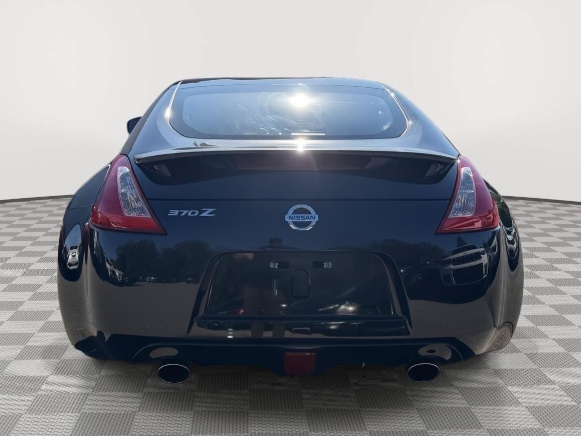 Used 2017 Nissan 370Z Coupe RWD image 8