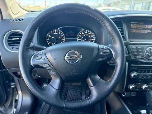 Used 2020 Nissan Pathfinder SL FWD image 17