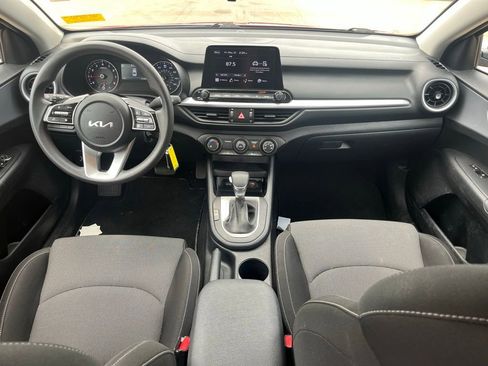Used 2024 Kia Forte LXS w/ LXS Technology Package FWD image 5