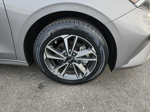 Used 2022 Kia Forte LXS image 9