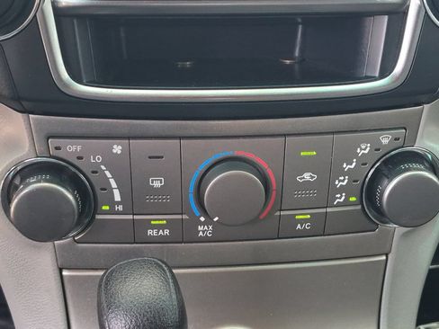 Used 2013 Toyota Highlander FWD image 18