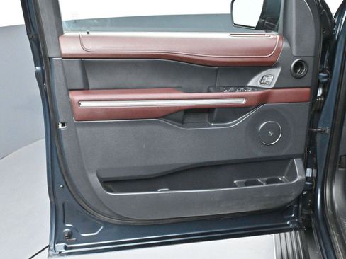 Used 2022 Ford Expedition Limited image 12
