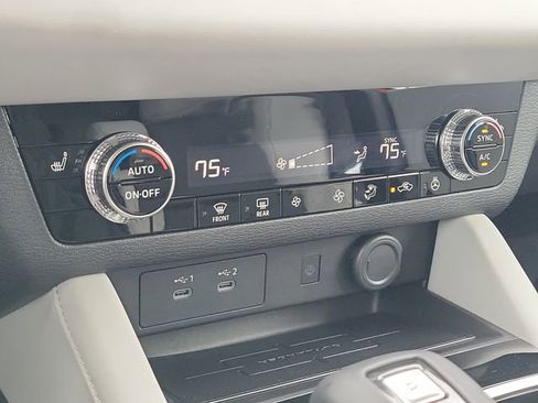 New 2026 Mitsubishi Outlander SE image 32