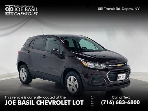 Used 2021 Chevrolet Trax LS w/ Tint and Cruise Package AWD/4WD image 1