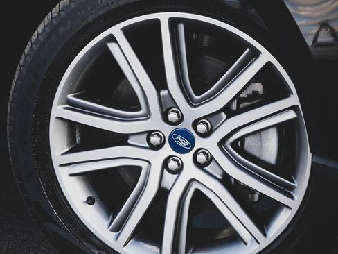 Used 2021 Ford Edge Titanium w/ Class II Trailer Tow Package image 31