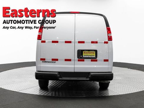 Used 2021 Chevrolet Express 2500 RWD image 6