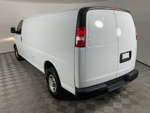 Used 2020 Chevrolet Express 3500 Extended w/ Driver Convenience Package RWD image 5