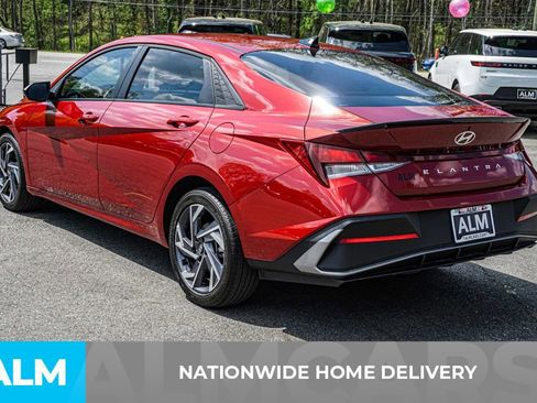 Used 2025 Hyundai Elantra Sport image 5