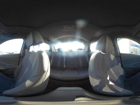 Used 2025 Hyundai Elantra SEL image 41