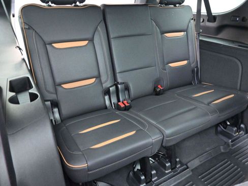 Used 2023 GMC Yukon XL AT4 w/ AT4 Premium Plus Package AWD/4WD image 38