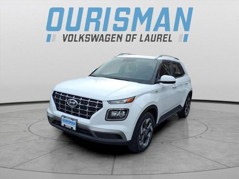 Used 2023 Hyundai Venue SEL w/ Cargo Package image 5