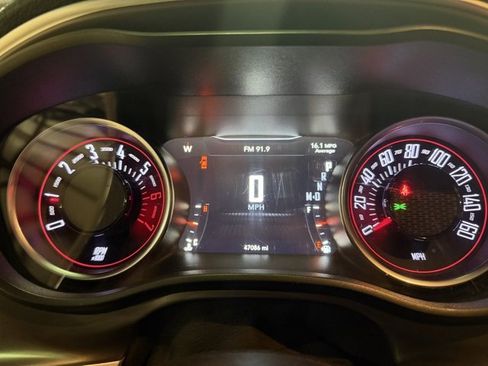 Used 2019 Dodge Challenger R/T image 11