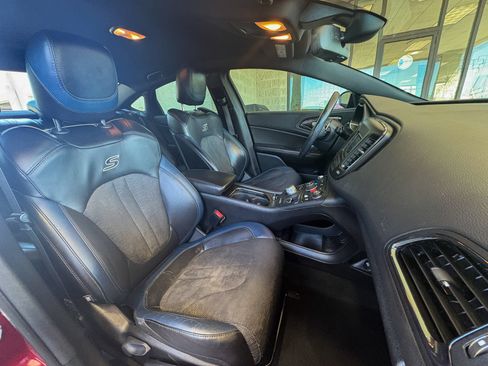 Used 2016 Chrysler 200 S FWD image 21
