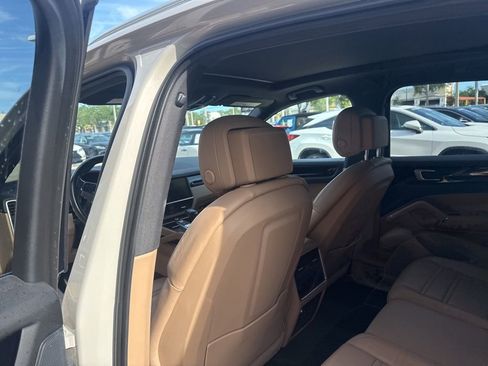 Used 2021 Porsche Cayenne image 29